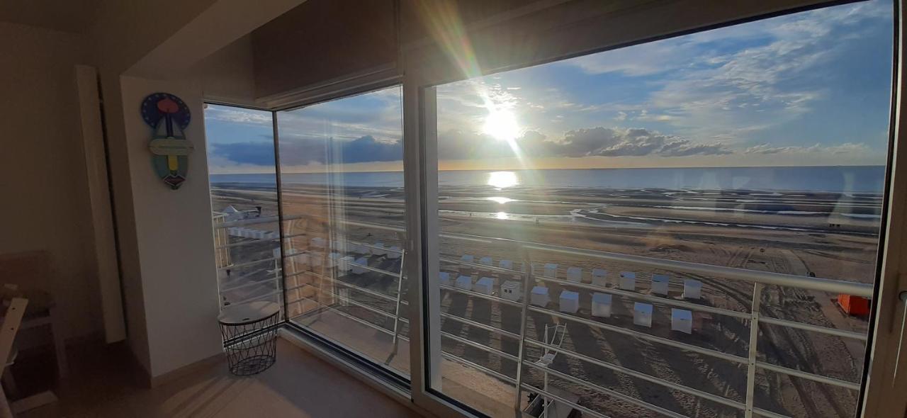 Appartment With Frontal Sea View With 3 Bedrooms Koksijde Exterior photo